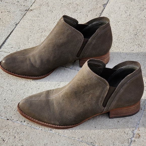 Vince Camuto Carlal Taupe Leather Booties Luxury Silk Goat Texture Ankle Boots - Picture 4 of 16